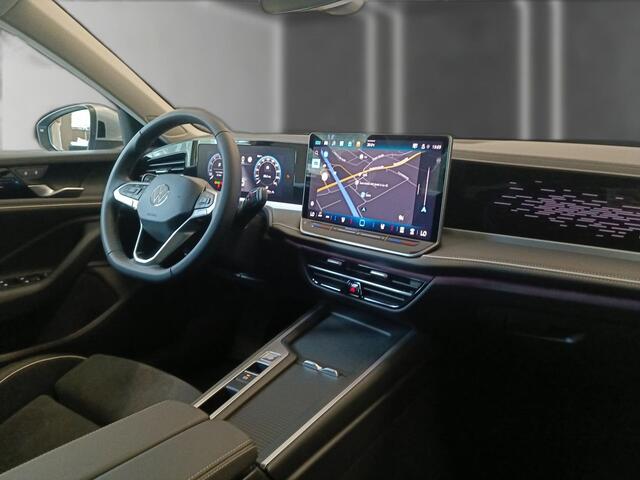 Volkswagen PASSAT Variant 1.5 eTSI Business ACC Massage Trekhaak LED DAB Camera Digital Cockpit PRO