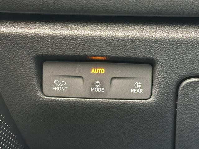 Volkswagen PASSAT Variant 1.5 eTSI 150pk Elegance | Alcantara | Head up | Camera | Dode hoek | Rijklaar