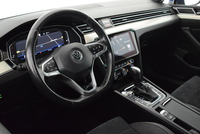 Volkswagen PASSAT Variant 2.0 TSI 190pk DSG R-Line Elegance Trekhaak Stoelverwarming Virtual Cockpit Navigatie