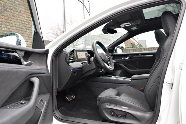 Volkswagen PASSAT Variant 2.0 TDI R-Line Business Panoramadak, Trekhaak, Lederen sportstoelen, Head-up display