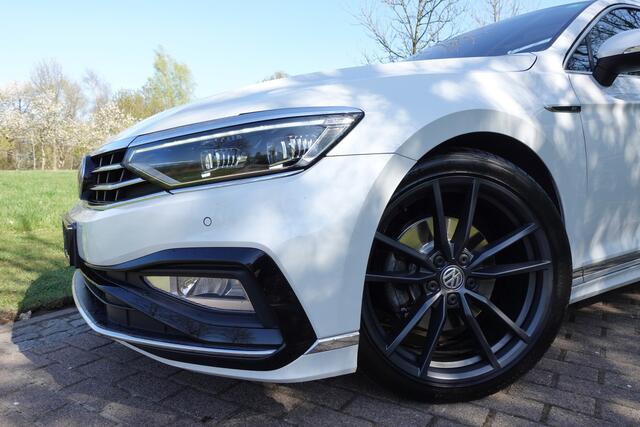 Volkswagen PASSAT Variant 2.0 TSI Elegance Business R Dynaudio | Camera | Panoramadak | Adaptieve cruise control | Carplay | Stoelverwarming | Trekhaak | LED |