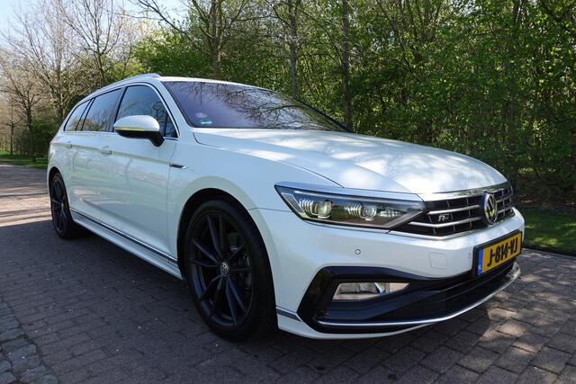 Volkswagen PASSAT Variant 2.0 TSI Elegance Business R Dynaudio | Camera | Panoramadak | Adaptieve cruise control | Carplay | Stoelverwarming | Trekhaak | LED |
