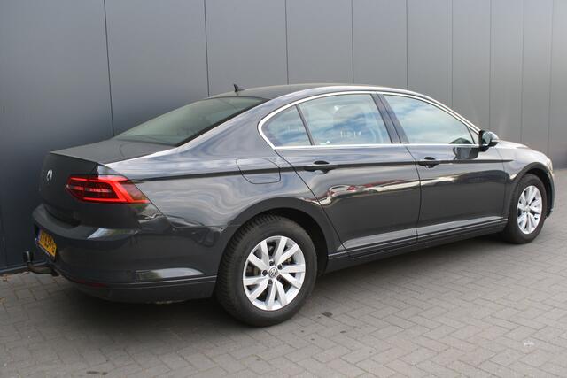 Volkswagen PASSAT 1.5 TSI Comfortline Business AUTOMAAT - NAVIGATIE - TREKHAAK