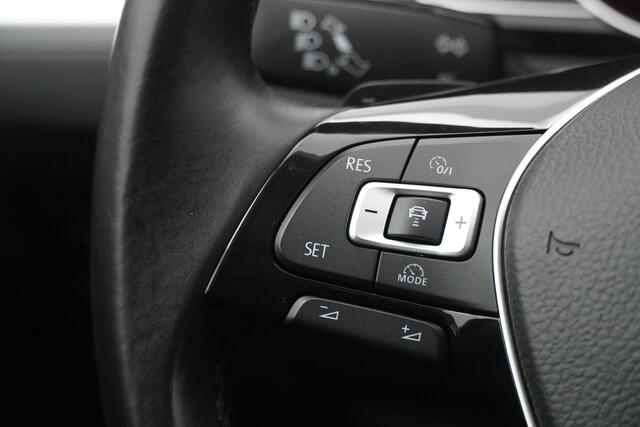 Volkswagen PASSAT BWJ 2017 1.8 180 PK TSI Business Edition R / AUTOMAAT TREKHAAK / STOELVERWARMING / STUURVERWARMING / ADAPTIVE CRUISE / CLIMA / NAVI / PARKEERSENSOREN / LMV /