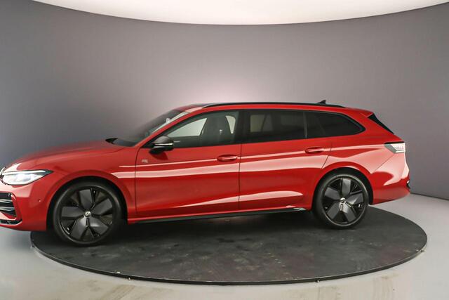 Volkswagen PASSAT Variant R-Line Business 1.5 eTSI 150pk DSG Automaat Panoramadak, Elektrische achterklep, Navigatie, Harman Kardon audio, Adaptive cruise control, Stuurwiel verwarmd