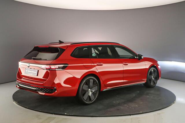 Volkswagen PASSAT Variant R-Line Business 1.5 eTSI 150pk DSG Automaat Panoramadak, Elektrische achterklep, Navigatie, Harman Kardon audio, Adaptive cruise control, Stuurwiel verwarmd