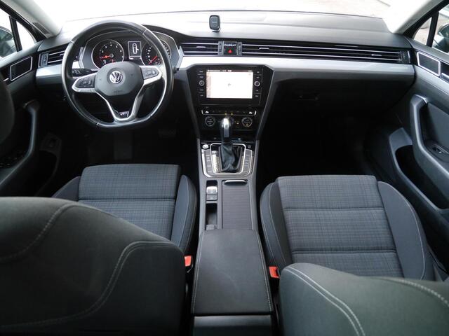 Volkswagen PASSAT Variant 1.5 TSI Elegance Business R | Automaat | Trekhaak | Navigatie | Stoelverwarming | Apple carplay | Parkeersensoren voor en achter | Climate control | Keyless entry en start