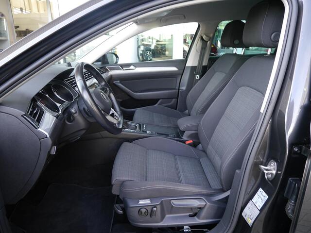 Volkswagen PASSAT Variant 1.5 TSI Elegance Business R | Automaat | Trekhaak | Navigatie | Stoelverwarming | Apple carplay | Parkeersensoren voor en achter | Climate control | Keyless entry en start