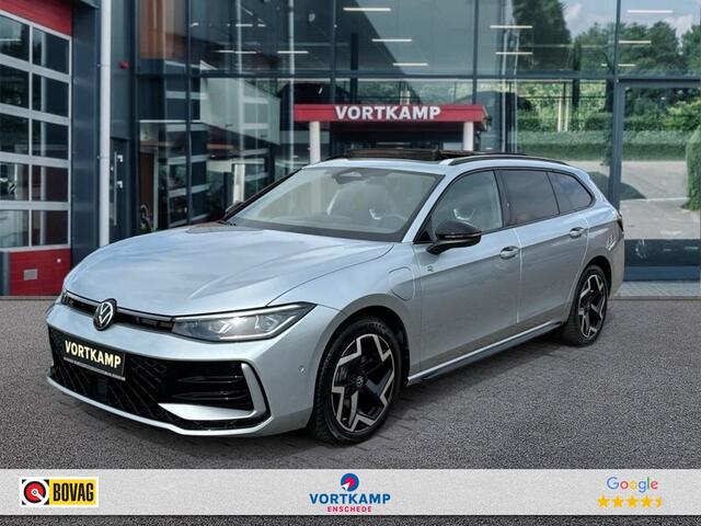 Volkswagen PASSAT 1.5 TSI DSG GTE R-LINE PANO-DAK/TREKHAAK/360-CAMERA/HenK/NAVI/ACC/HUD