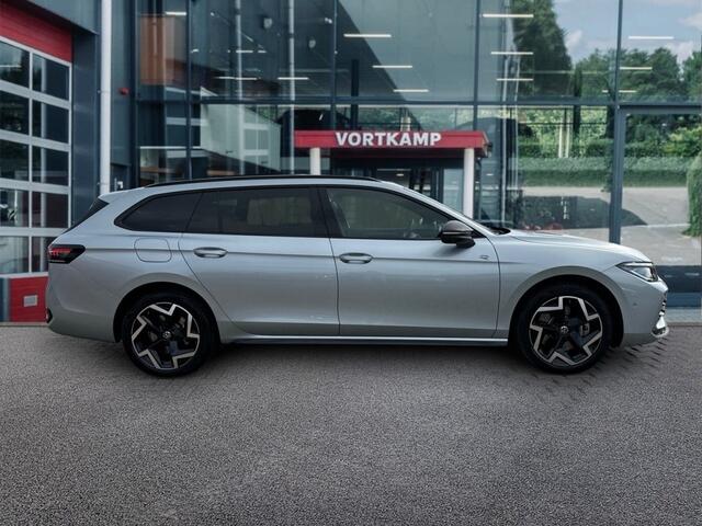 Volkswagen PASSAT 1.5 TSI DSG GTE R-LINE PANO-DAK/TREKHAAK/360-CAMERA/HenK/NAVI/ACC/HUD