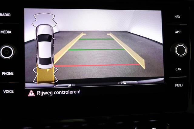 Volkswagen PASSAT 1.5 TSI Comfort Business | LED | APP CONNECT | CAMERA