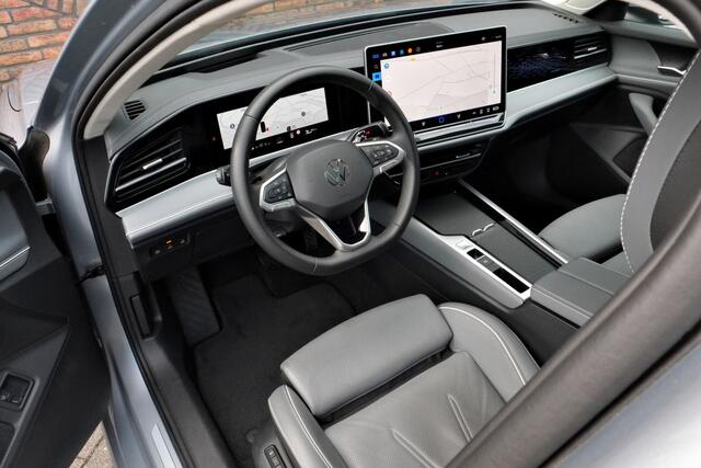 Volkswagen PASSAT Variant 1.5 eHybrid Elegance Business Trekhaak, Panoramadak, Achteruitrijcamera