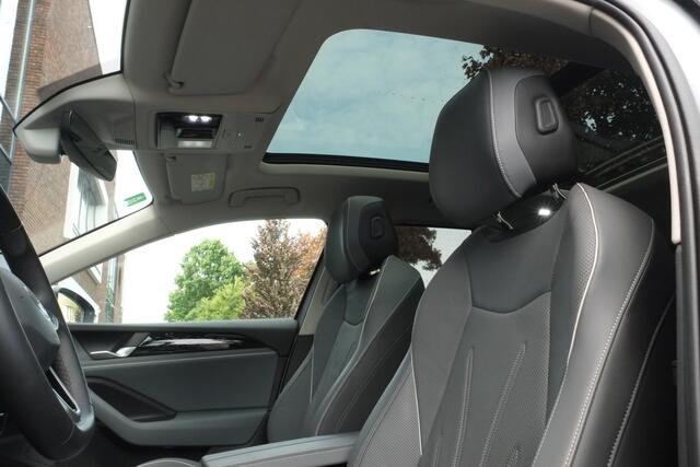 Volkswagen PASSAT Variant 1.5 eHybrid Elegance Business Trekhaak, Panoramadak, Achteruitrijcamera