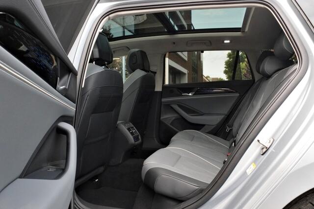 Volkswagen PASSAT Variant 1.5 eHybrid Elegance Business Trekhaak, Panoramadak, Achteruitrijcamera