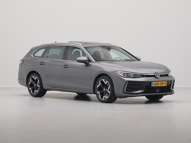 Volkswagen PASSAT Variant 1.5 eTSI 150pk R-Line Business Panorama Trekhaak Camera Side Assist