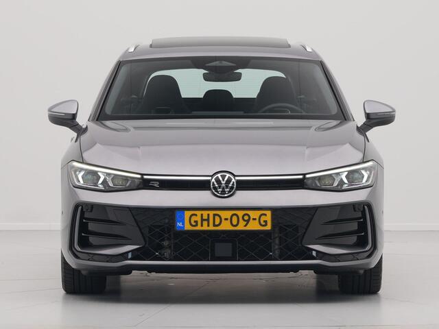 Volkswagen PASSAT Variant 1.5 eTSI 150pk R-Line Business Panorama Trekhaak Camera Side Assist