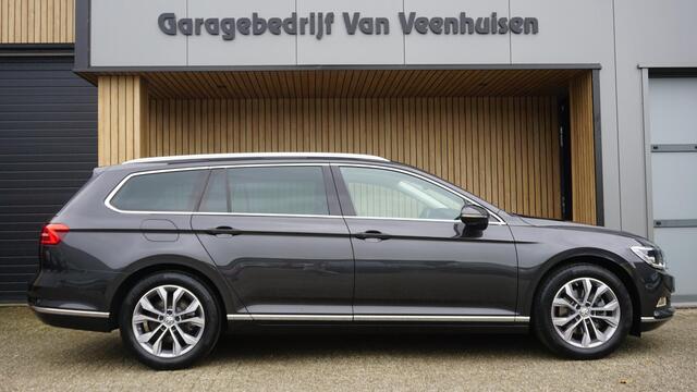 Volkswagen PASSAT Variant 1.8 TSI 180PK Highline Virtual Cockpit Trekhaak Leder/Alcantara Keyless *Geïntegreerde kinderstoel* LED *Complete Passat*