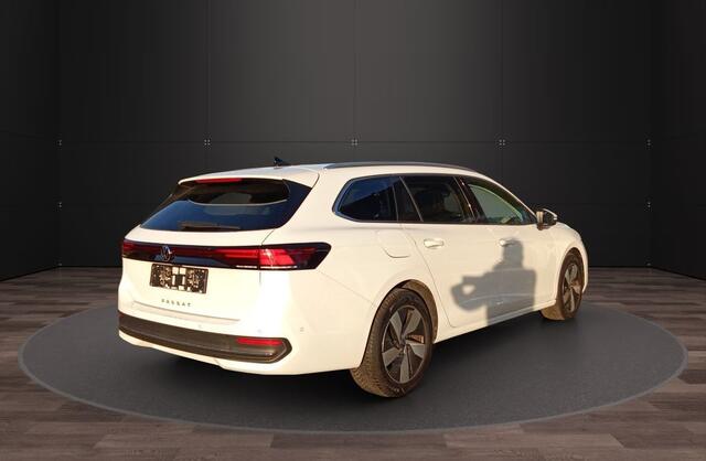 Volkswagen PASSAT Variant 2.0 TDI 150 PK DSG ACC LED 360 Camera Trekhaak Massage