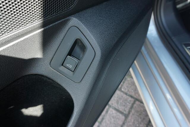 Volkswagen PASSAT Variant 1.5 TSI DSG Elegance Business R-Line Trekhaak | Camera | Pano * All in prijs *