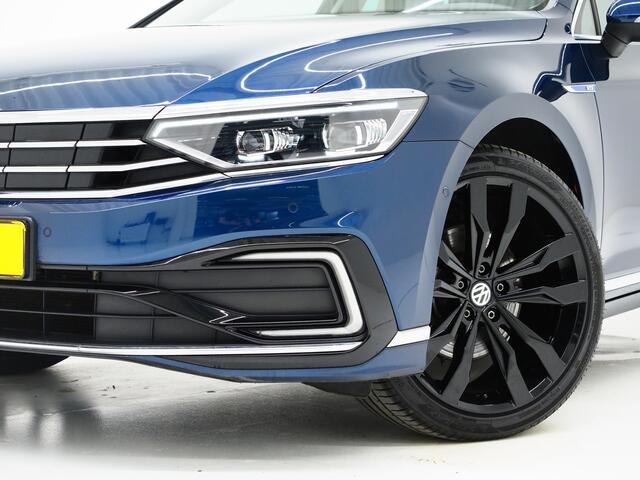 Volkswagen PASSAT Variant 1.4 TSI PHEV GTE R-Line | Panoramadak | Trehaak | Dynaudio | Massage | 360 | Head Up | Keyless