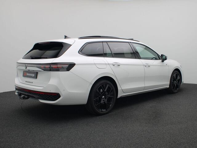Volkswagen PASSAT Variant 1.5 eHybrid R-Line Business Trekhaak, 360 graden Camera, Harman & Kardon, Head-up Display, Leeds 19", Panoramadak, Elek. achterklep, LED-Matrix