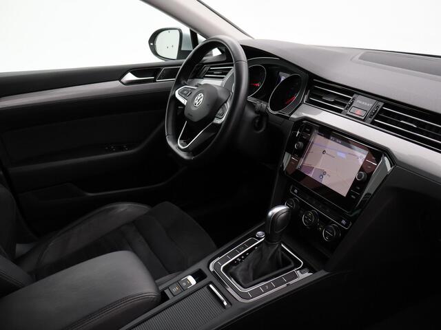 Volkswagen PASSAT Variant 1.5 TSI 150 PK DSG AUT. + WEGKL. TREKHAAK | 19 INCH LMV | ADAPTIVE CRUISE | APPLE CARPLAY | LED