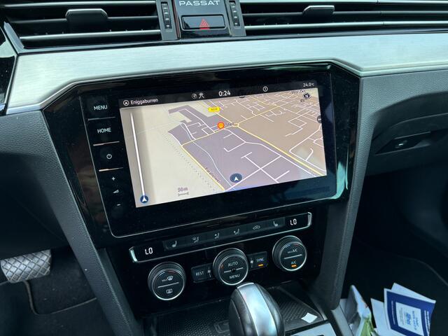 Volkswagen PASSAT Variant 1.5 TSI Elegance Business R FACELIFT / R-LINE / AUTOMAAT / GR NAVI / TREKHAAK / STOELVERW / CAMERA / FULL LED / NL-AUTO