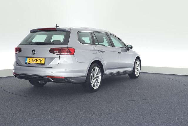 Volkswagen PASSAT Variant 1.5 TSI 150pk DSG Elegance Business + Camera Head-Up Virtual Cockpit Navigatie