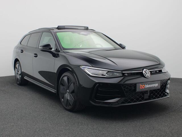 Volkswagen PASSAT Variant 1.5 eHybrid R-Line Edition 272PK DSG Matrix led, trekhaak, adaptive cruise, side assist, schuif-kanteldak, keyless, elek. bedienbare achterklep, stoelverwarming voor & achter, stuurwielverwarming, 19" lichtmetaal