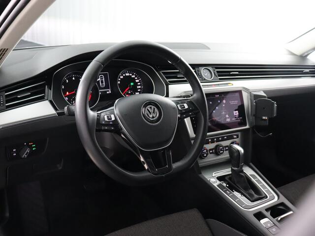 Volkswagen PASSAT 1.4 TSI Comfortline Business (NL-Auto / Pano / Camera / ACC / 19'')