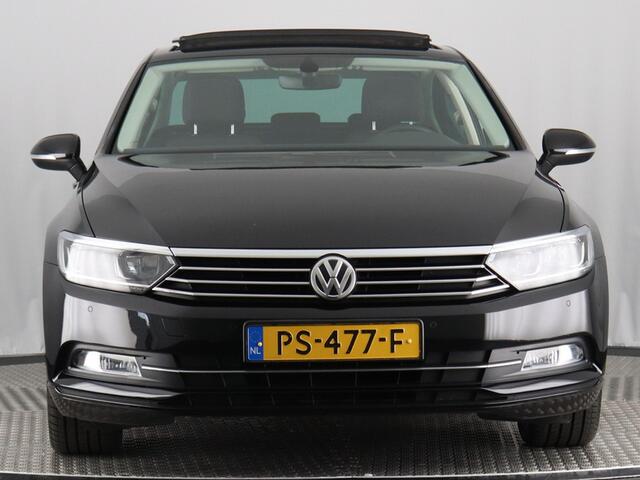 Volkswagen PASSAT 1.4 TSI Comfortline Business (NL-Auto / Pano / Camera / ACC / 19'')