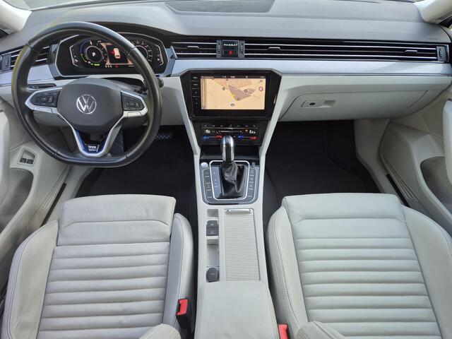 Volkswagen PASSAT Variant 1.4 TSI PHEV GTE Business Automaat / Leder-pakket / Glazen schuif- en kanteldak / Trekgewicht 1600 kg / Apple Carplay Android Auto / Rondomzicht camera / Adaptief CC / Stoelverwarming / Dynaudio soundsysteem /