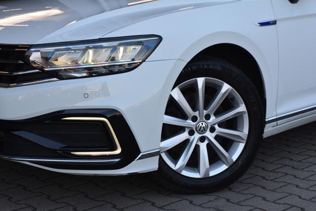 Volkswagen PASSAT Variant 1.4 TSI PHEV GTE Business | ACC | Camera | Winterpakket |
