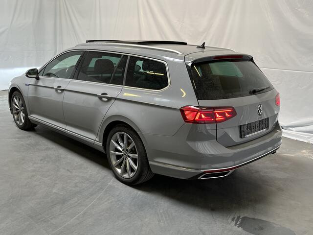 Volkswagen PASSAT Variant 1.4 TSI PHEV GTE Business / AUTOMAAT/ PANO/ ALCANTARA/ ELEKTR. TREKHAAK/ KEYLESS/ MATRIX/ 3-ZONE CLIMA/ APP-CONNECT/ ADAPT. CRUISE/ NAVI/ STOEL VERWARM./ DIGITAL DASH