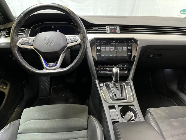 Volkswagen PASSAT Variant 1.4 TSI PHEV GTE Business / AUTOMAAT/ PANO/ ALCANTARA/ ELEKTR. TREKHAAK/ KEYLESS/ MATRIX/ 3-ZONE CLIMA/ APP-CONNECT/ ADAPT. CRUISE/ NAVI/ STOEL VERWARM./ DIGITAL DASH