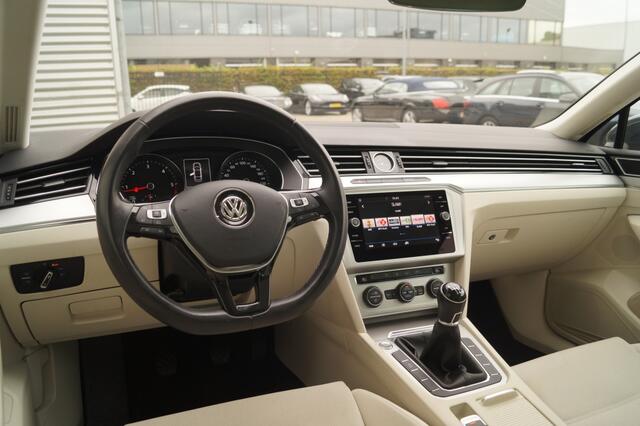 Volkswagen PASSAT 1.6 TDI Comfortline Business 4-drs -PANO-NAVI-ECC-PDC-