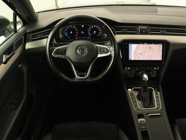 Volkswagen PASSAT 1.5 TSI Elegance Business R | Leder/Alcantara | Keyless | Stoelverwarming | Carplay | Navigatie | Full LED | Getint glas | Climate control | Virtual Cockpit