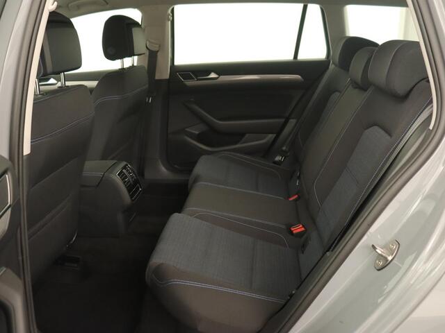 Volkswagen PASSAT 1.4 TSI PHEV GTE | Trekhaak | Stoelverwarming | Massage | Camera | Adaptive cruise | Carplay | Navigatie | Side Assist | Matrix LED | Plug In