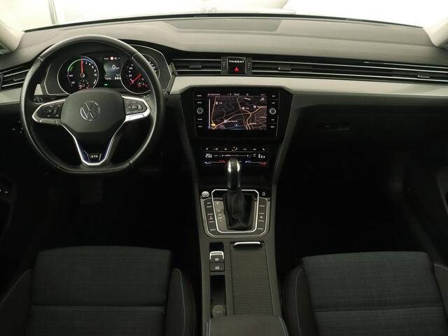 Volkswagen PASSAT 1.4 TSI PHEV GTE | Trekhaak | 360 Camera | Stoelverwarming | Side Assist | Carplay | Massage | Matrix LED | Navigatie | Adaptive cruise | Climate control | Plug In
