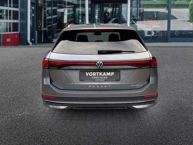 Volkswagen PASSAT 1.5 TSI E-HYBRID BUSINESS TREKHAAK/CAMERA/NAVI/CARPLAY/ACC/STOEL