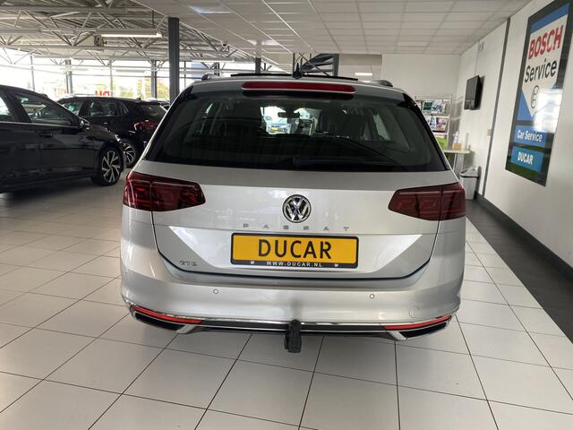 Volkswagen PASSAT Variant 1.4 TSI PHEV GTE Business Panodak/ Trekhaak / apple carplay / adaptive cruise / Navigatie / Massage stoel