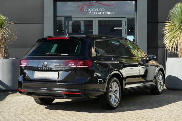 Volkswagen PASSAT Variant 1.5 eTSI Business Navigatie/Trekhaak/Parkeersensoren