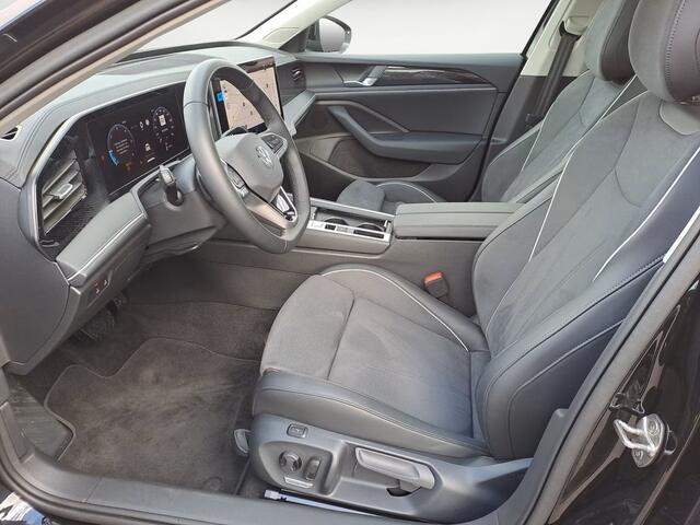 Volkswagen PASSAT Variant 2.0 TDI 150 PK Automaat Panorama-Schuifdak Massage ACC Trekhaak LED