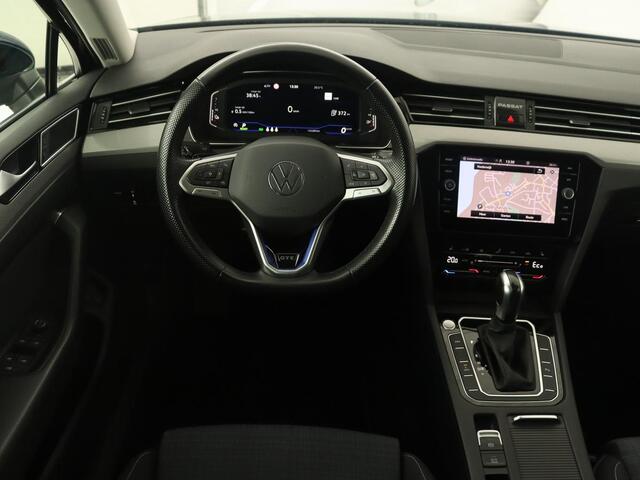 Volkswagen PASSAT 1.4 TSI PHEV GTE | Trekhaak | Stoelverwarming | Virtual Cockpit | Massage | Camera | Carplay | Adaptive cruise | ErgoComfort | Matrix LED | Plug In