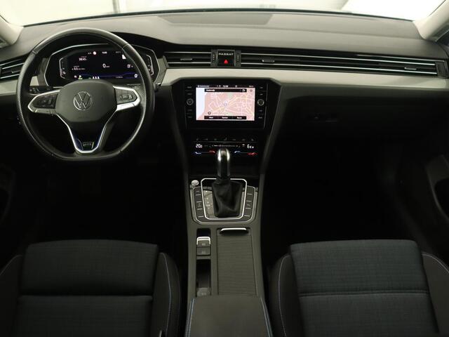 Volkswagen PASSAT 1.4 TSI PHEV GTE | Trekhaak | Stoelverwarming | Virtual Cockpit | Massage | Camera | Carplay | Adaptive cruise | ErgoComfort | Matrix LED | Plug In