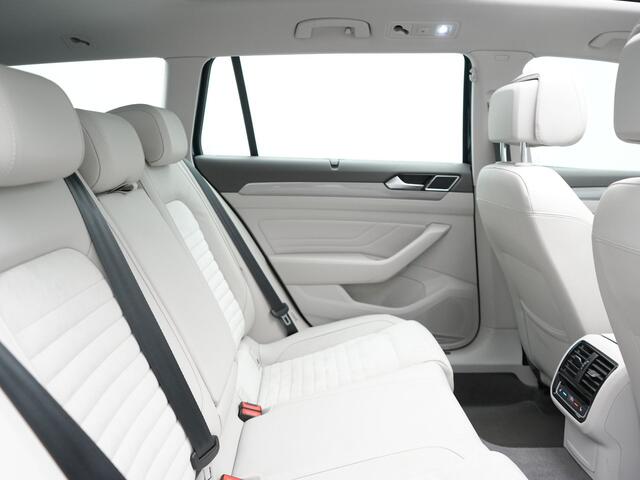 Volkswagen PASSAT Variant 1.4 TSI PHEV GTE Business Plug In Hyrbid 218pk Dealer O.H PHEV | Panodak | Adaptive Cruise | Alcantara Sportstoelen Massage & Verwarmd | Apple Carplay | Camera | Virtual | Navigatie | Keyless | Blis | DAB |