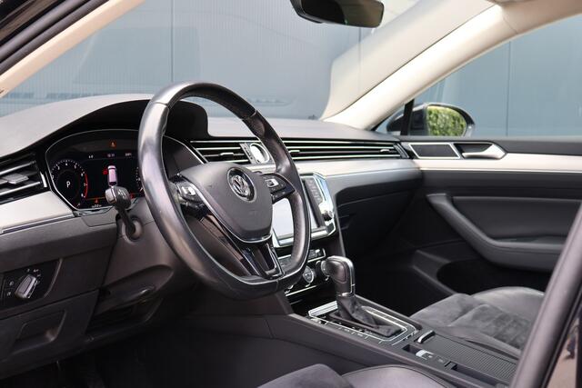 Volkswagen PASSAT Variant 1.8 TSI Highline Business R Automaat | 180pk | R-Line | Panoramadak | Active Info Display | Trekhaak | Stoelverwarming | LED | 18 Inch | Keyless