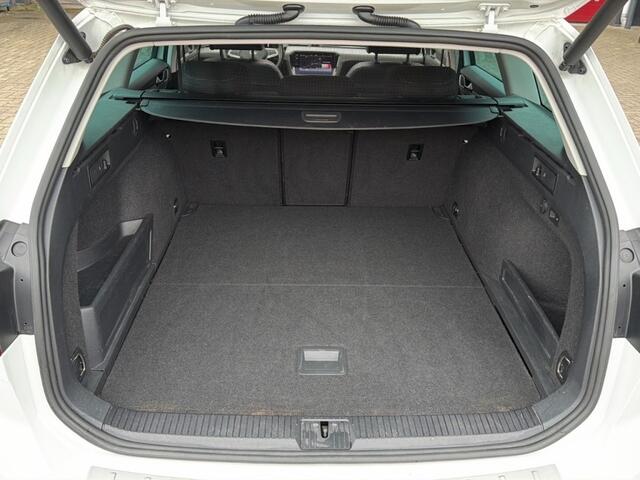 Volkswagen PASSAT 1.4 TSI DSG GTE PANO-DAK/TREKHAAK/CAMERA/NAVI/CARPLAY/HUD/ACC/E-KLEP