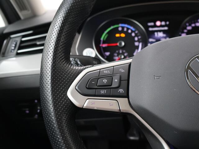 Volkswagen PASSAT Variant 1.4 TSI PHEV GTE Business | 218 PK | SoH 97% | Trekhaak wegklapbaar | Panoramadak | Adaptive cruise control |
