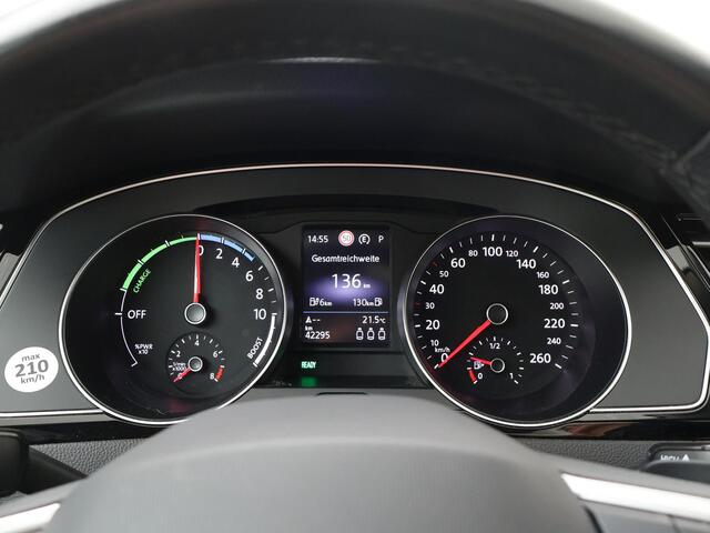 Volkswagen PASSAT Variant 1.4 TSI PHEV GTE Business | 218 PK | SoH 97% | Trekhaak wegklapbaar | Panoramadak | Adaptive cruise control |